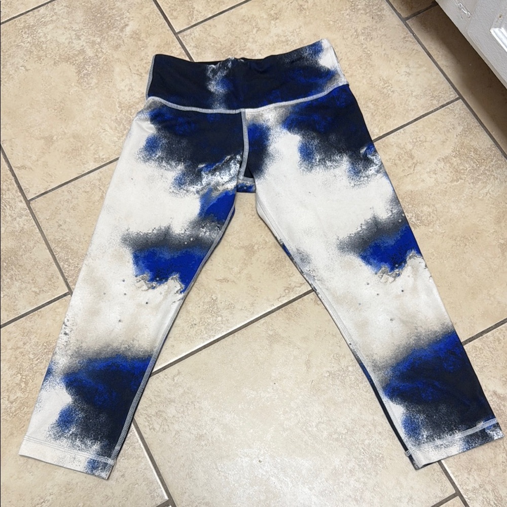 Lululemon Athletica Blue and Black Cropped Pants